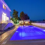 Infinity Ruby ホテル フェティエ