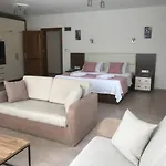 Infinity Ruby ホテル フェティエ